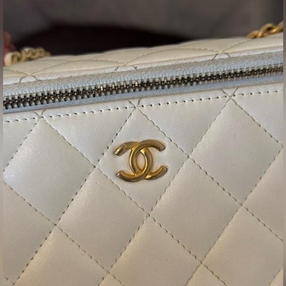 Chanel Pearl Crush Vanity Case White Bag with Chain Quilted Lambskin Small - Picture 5 of 13